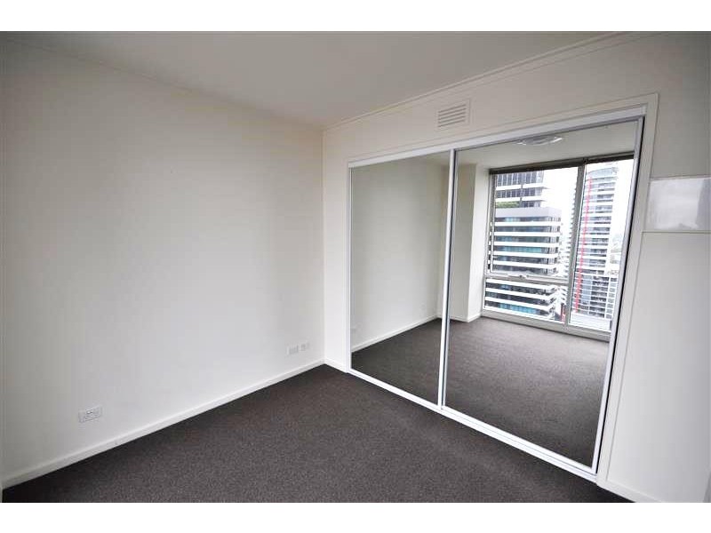 REF 24308/63 Whiteman Street, Southbank VIC 3006