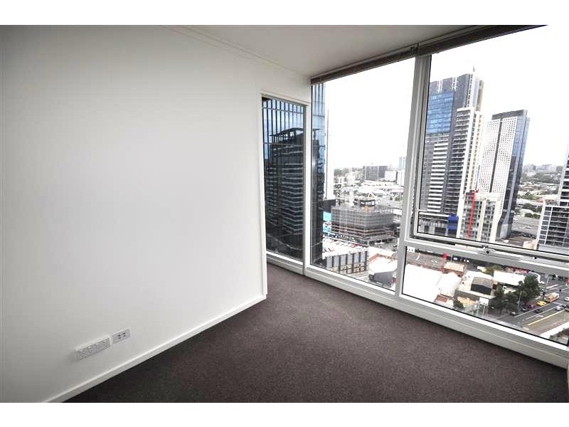 REF 24308/63 Whiteman Street, Southbank VIC 3006