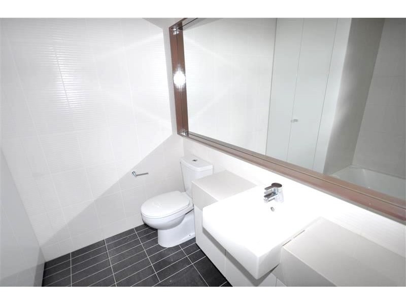 REF 24308/63 Whiteman Street, Southbank VIC 3006