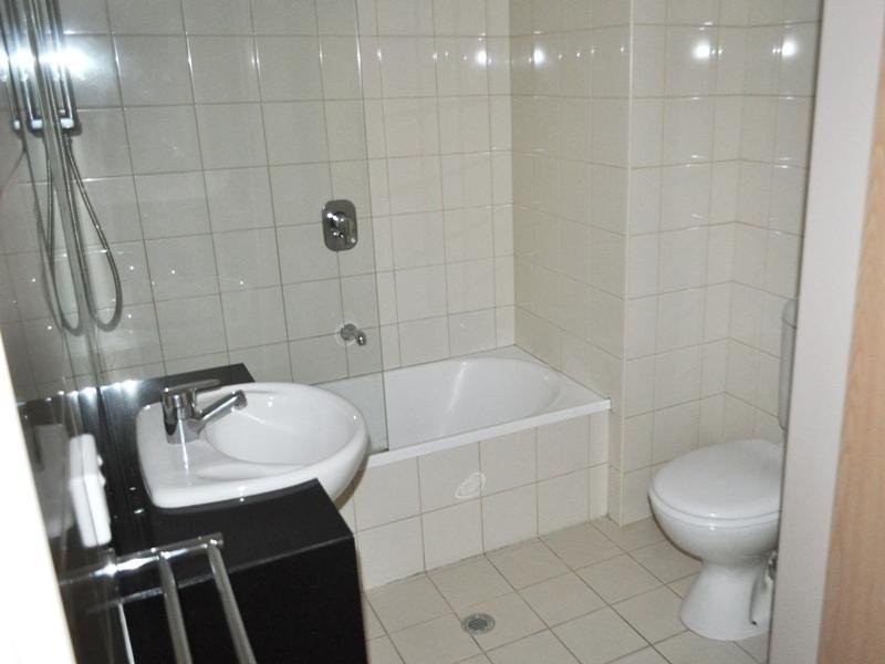 REF 24317/83 Whiteman Street, Southbank VIC 3006