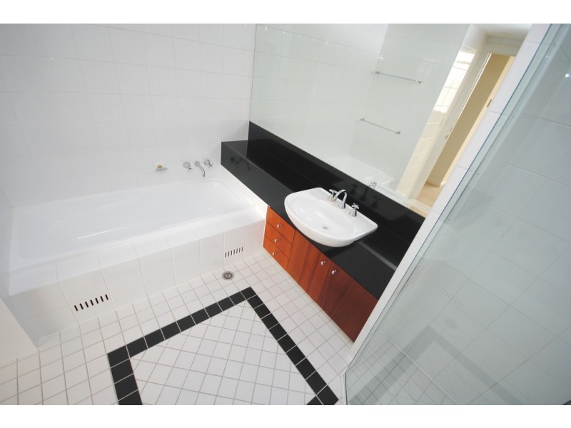 801/127 Beach Street, Port Melbourne VIC 3207