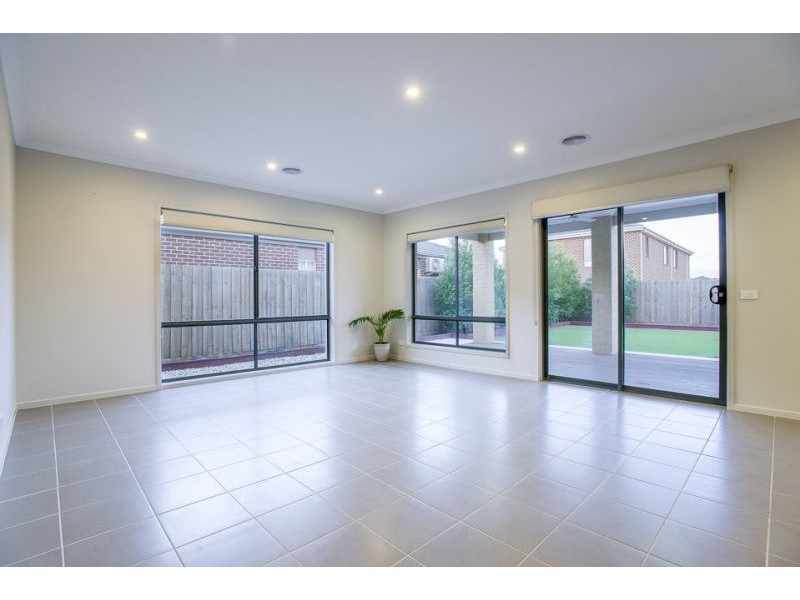 4 Lomandra Street, Point Cook VIC 3030