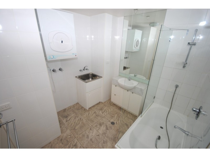 REF 24327/100 Kavanagh Street, Southbank VIC 3006