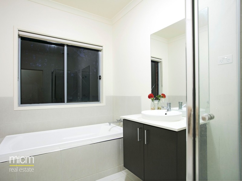 30 Fireside Avenue, Point Cook VIC 3030