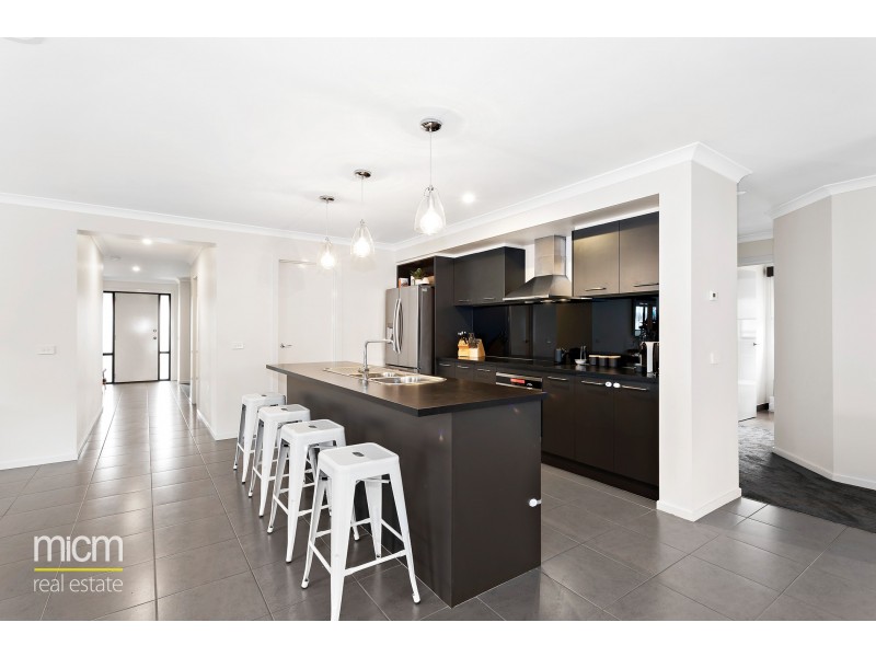 25 Grassbird Drive, Point Cook VIC 3030