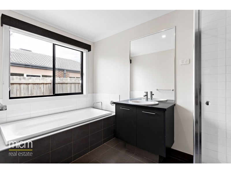 25 Grassbird Drive, Point Cook VIC 3030