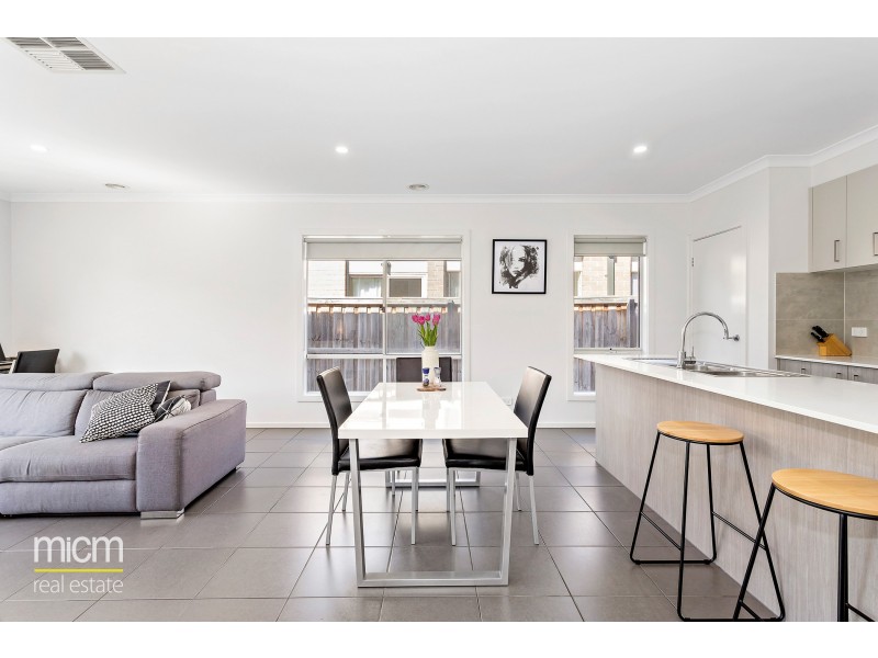 31 Neighbourhood Grove, Point Cook VIC 3030