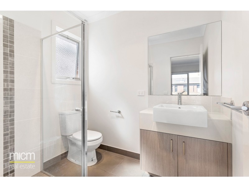 31 Neighbourhood Grove, Point Cook VIC 3030