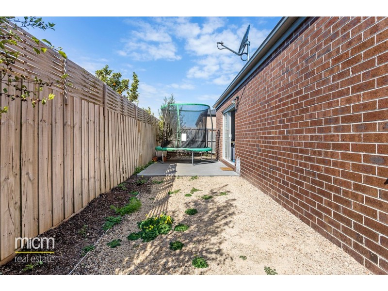 31 Neighbourhood Grove, Point Cook VIC 3030