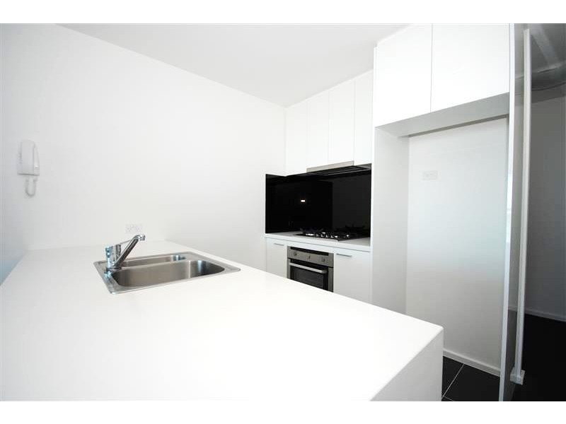 REF 24372/241 City Road, Southbank VIC 3006