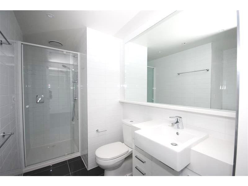 REF 24372/241 City Road, Southbank VIC 3006