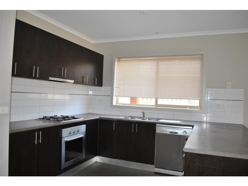 11 Windorah Drive, Point Cook VIC 3030