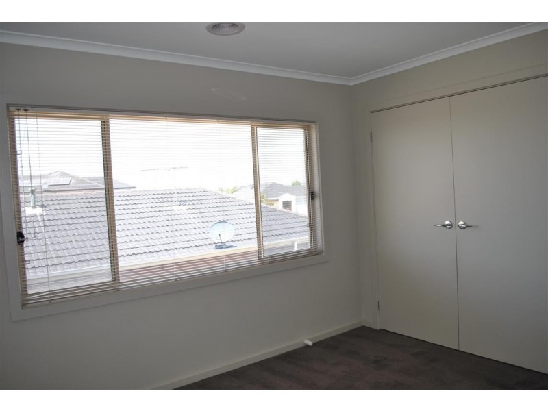 11 Windorah Drive, Point Cook VIC 3030