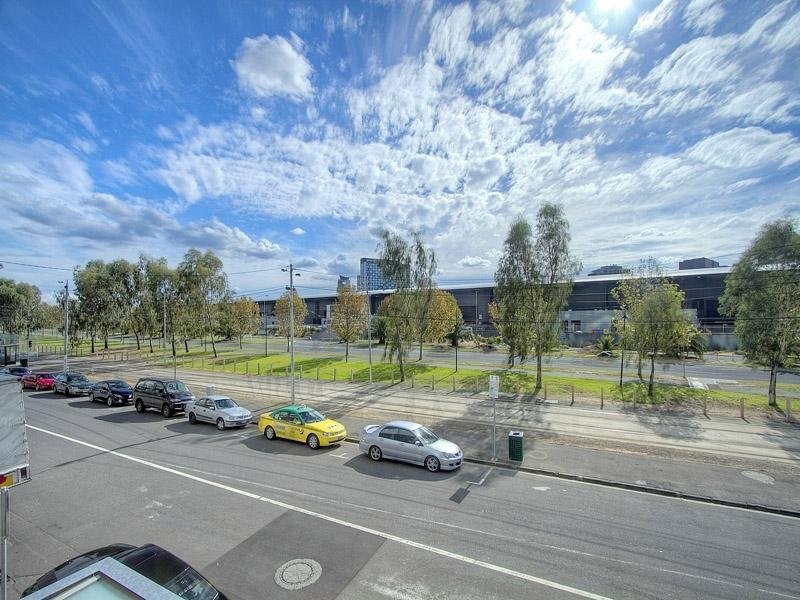 REF 24378/67 Whiteman Street, Southbank VIC 3006