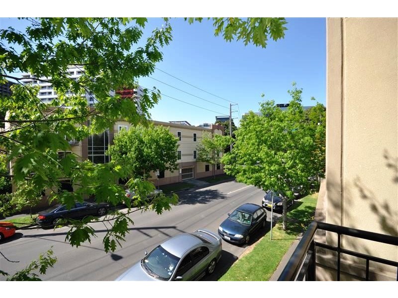 REF 24391/118 Dodds Street, Southbank VIC 3006