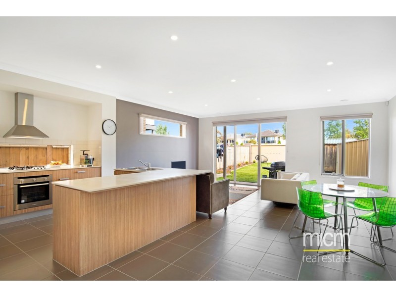 9 Broadbeach Circuit, Point Cook VIC 3030