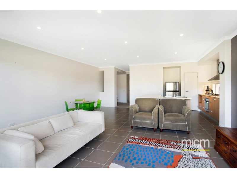 9 Broadbeach Circuit, Point Cook VIC 3030