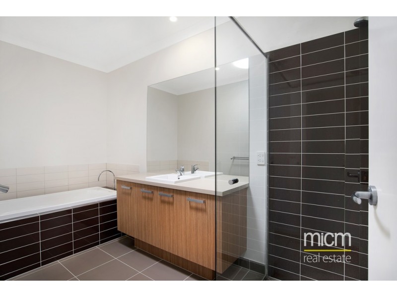 9 Broadbeach Circuit, Point Cook VIC 3030