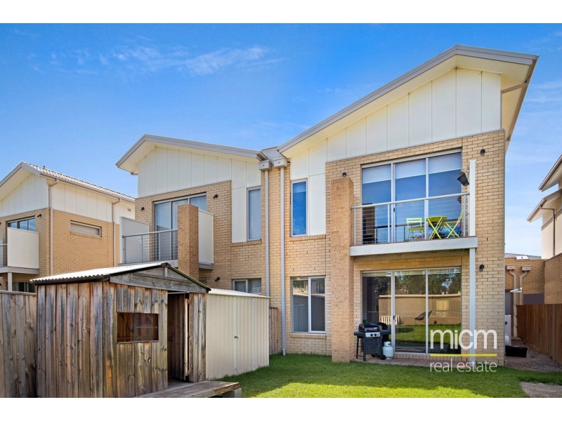 9 Broadbeach Circuit, Point Cook VIC 3030