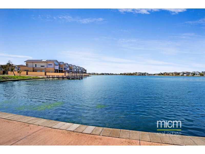 9 Broadbeach Circuit, Point Cook VIC 3030