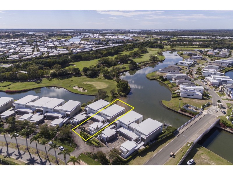 7527 Springfield Drive, Hope Island QLD 4212