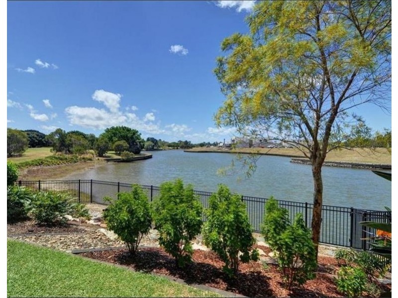 7527 Springfield Drive, Hope Island QLD 4212