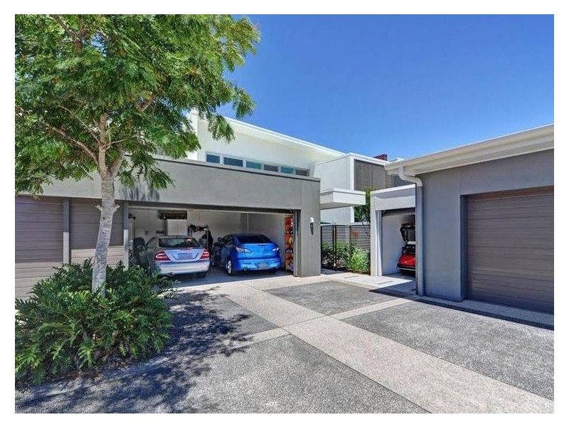 7527 Springfield Drive, Hope Island QLD 4212