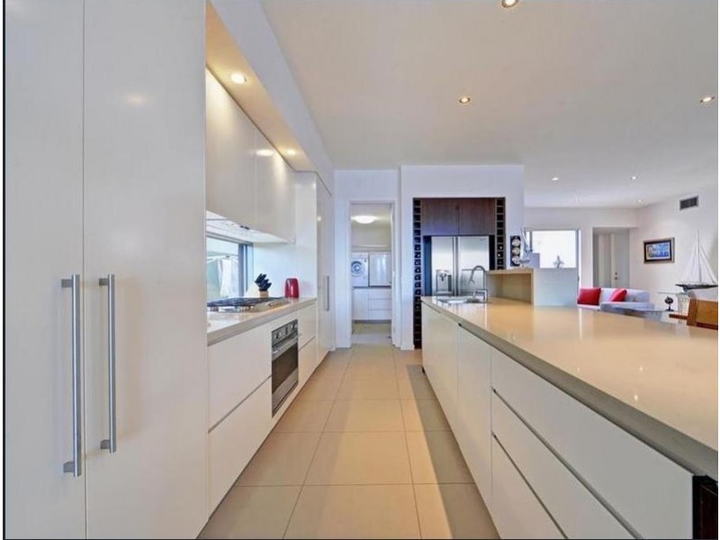 7527 Springfield Drive, Hope Island QLD 4212