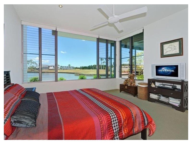 7527 Springfield Drive, Hope Island QLD 4212