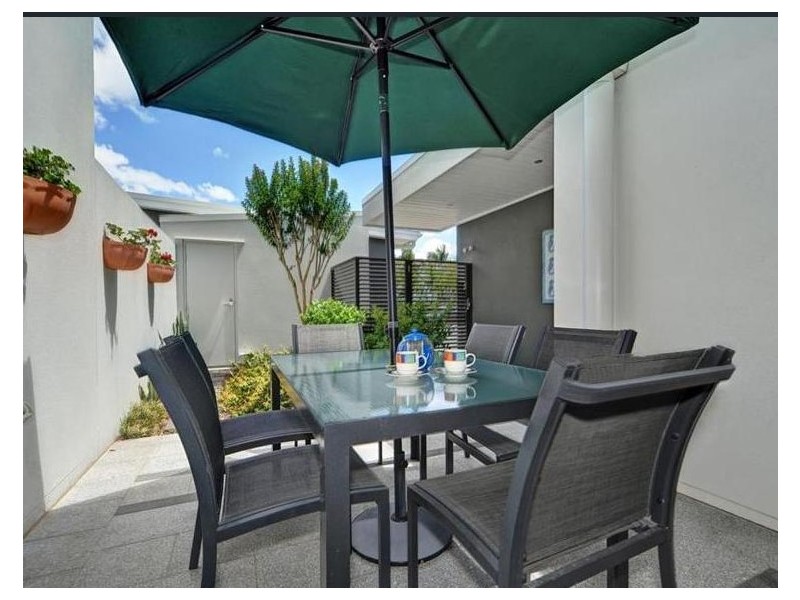 7527 Springfield Drive, Hope Island QLD 4212