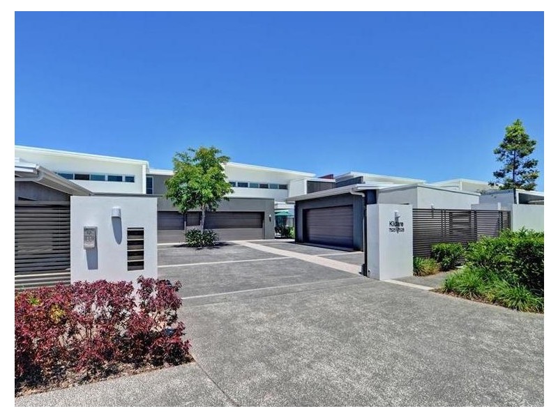 7527 Springfield Drive, Hope Island QLD 4212