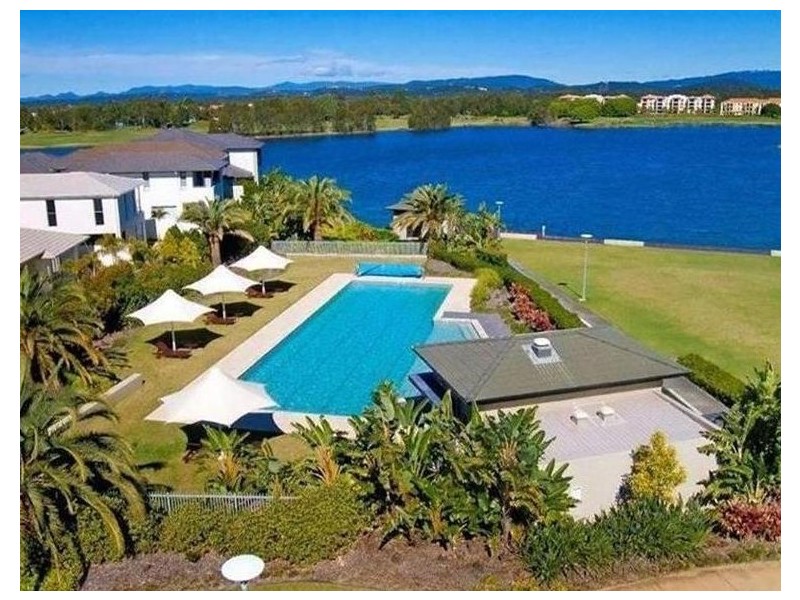 7527 Springfield Drive, Hope Island QLD 4212