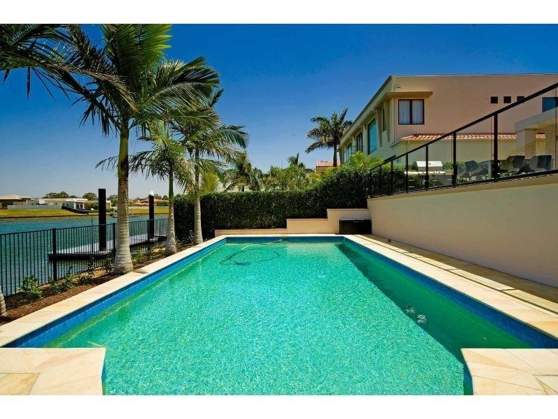 1663 Riverdale Drive, Hope Island QLD 4212