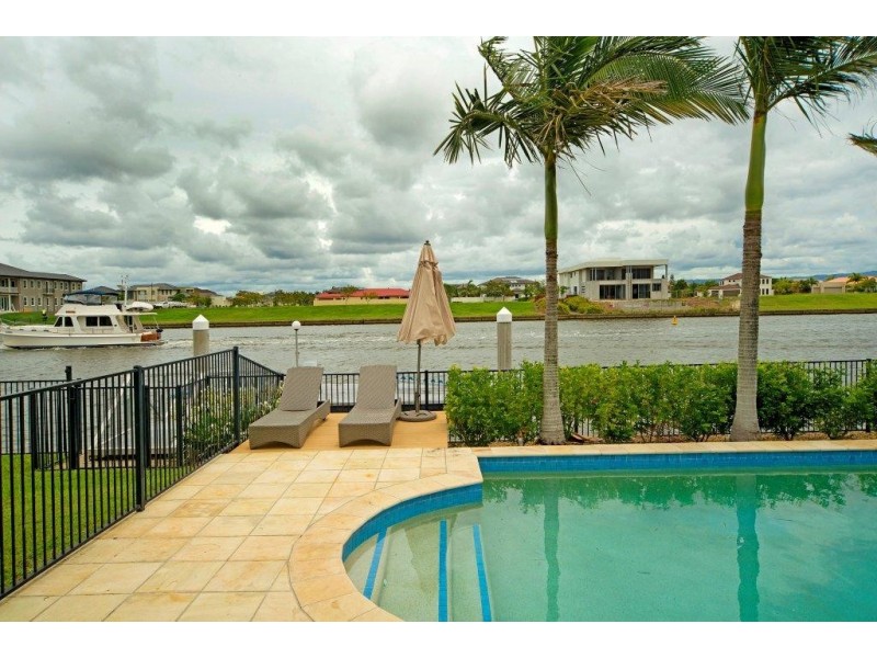 1663 Riverdale Drive, Hope Island QLD 4212
