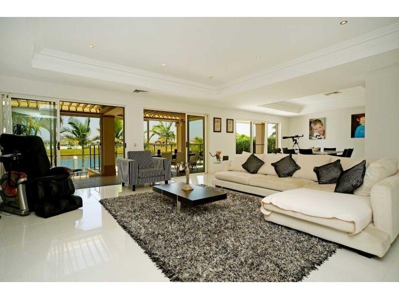 1663 Riverdale Drive, Hope Island QLD 4212