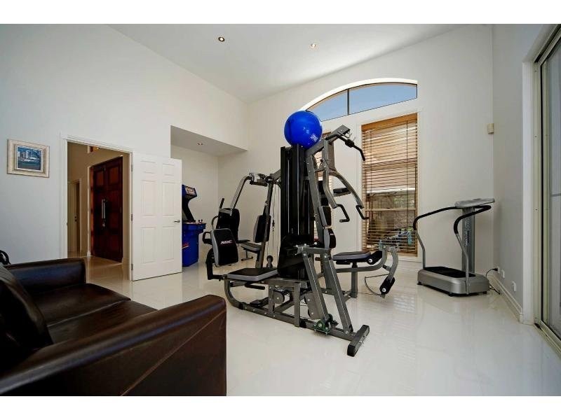 1663 Riverdale Drive, Hope Island QLD 4212