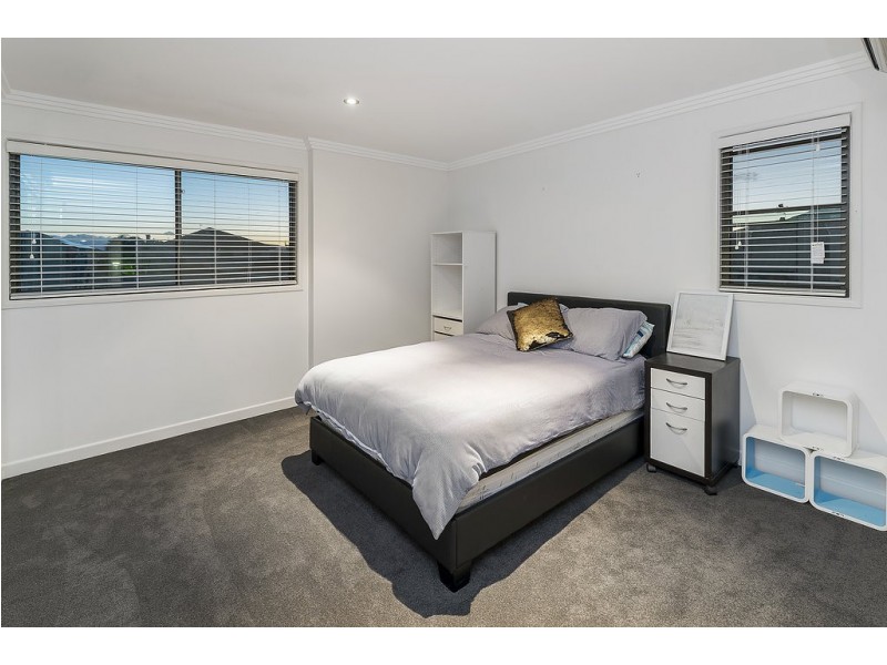 23 Champagne Blvd, Helensvale QLD 4212