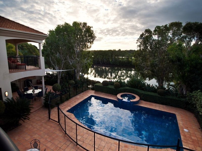 1122 Beechwood Drive, Hope Island QLD 4212