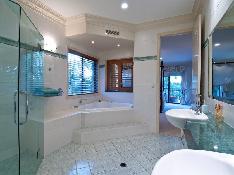 1122 Beechwood Drive, Hope Island QLD 4212