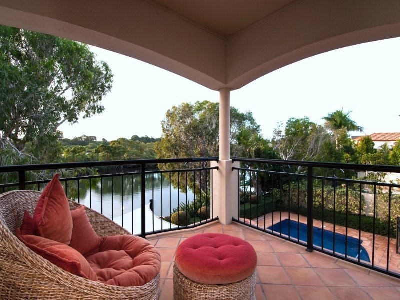 1122 Beechwood Drive, Hope Island QLD 4212