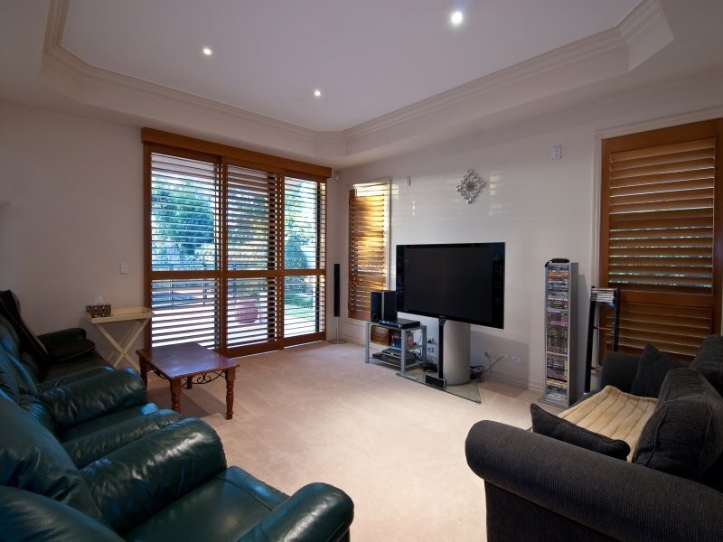 1122 Beechwood Drive, Hope Island QLD 4212