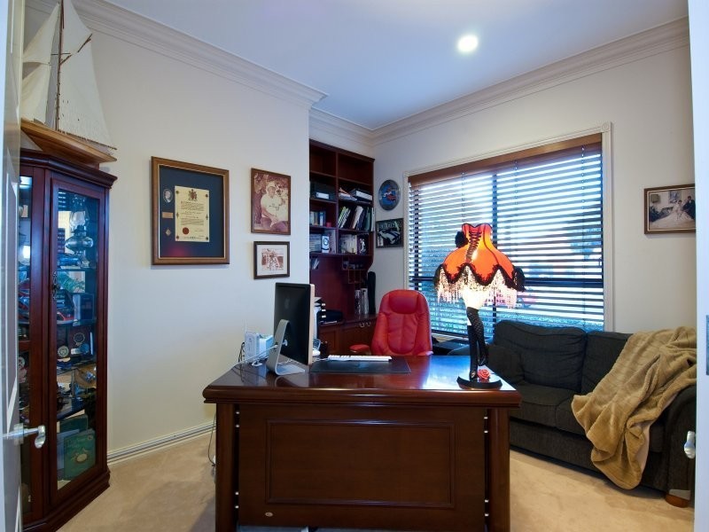 1122 Beechwood Drive, Hope Island QLD 4212