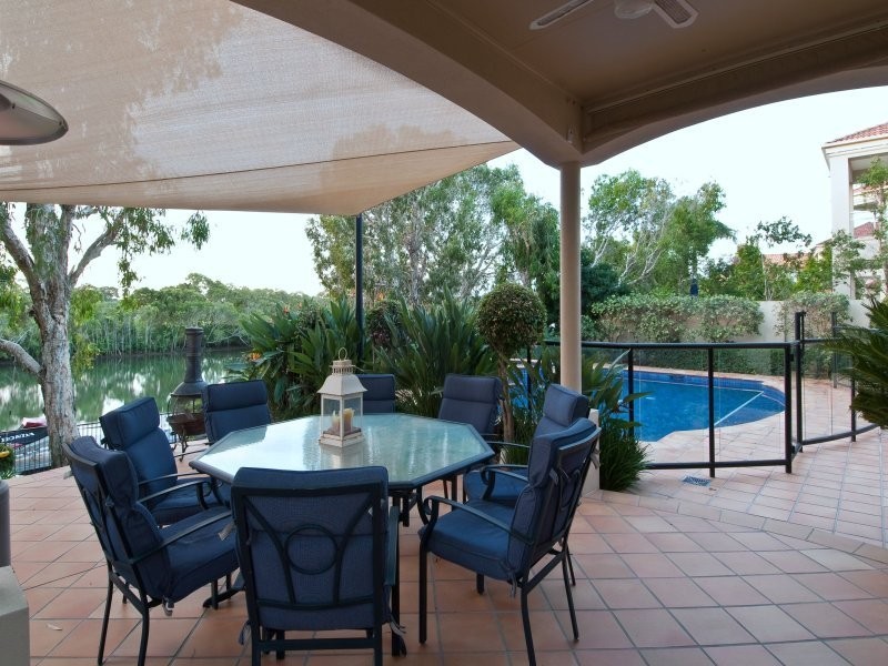 1122 Beechwood Drive, Hope Island QLD 4212