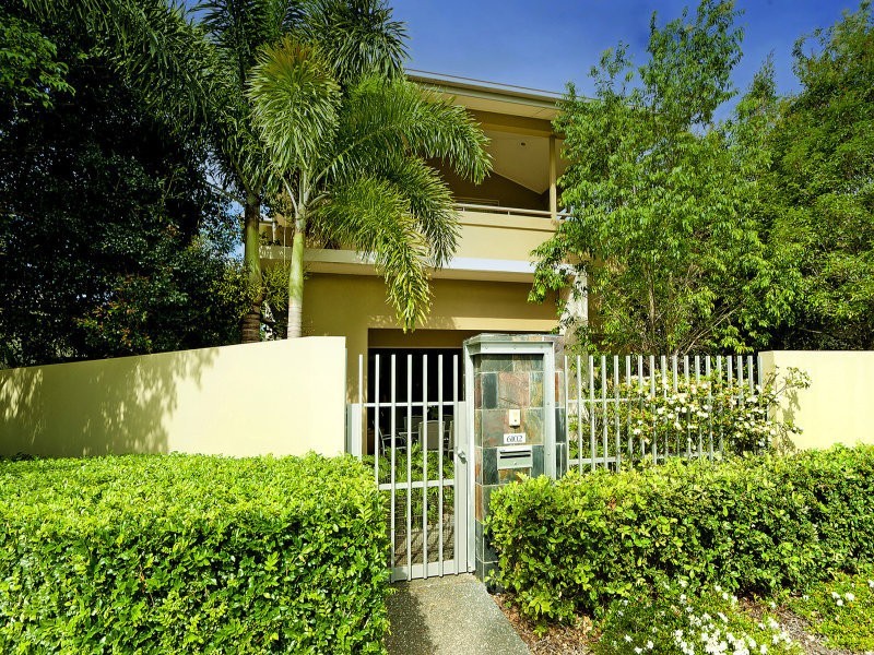 6102 The Lakes Dve, Hope Island QLD 4212
