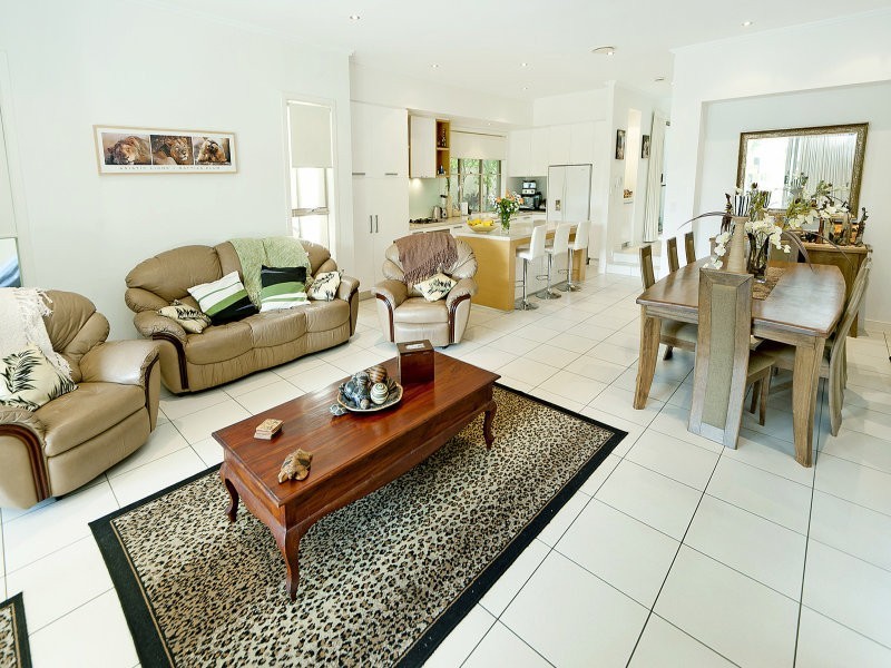 6102 The Lakes Dve, Hope Island QLD 4212