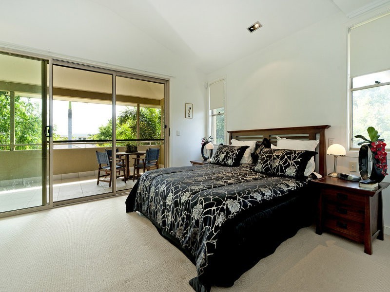 6102 The Lakes Dve, Hope Island QLD 4212