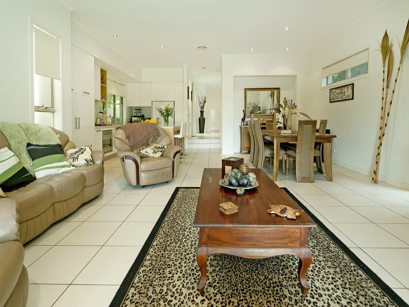 6102 The Lakes Dve, Hope Island QLD 4212