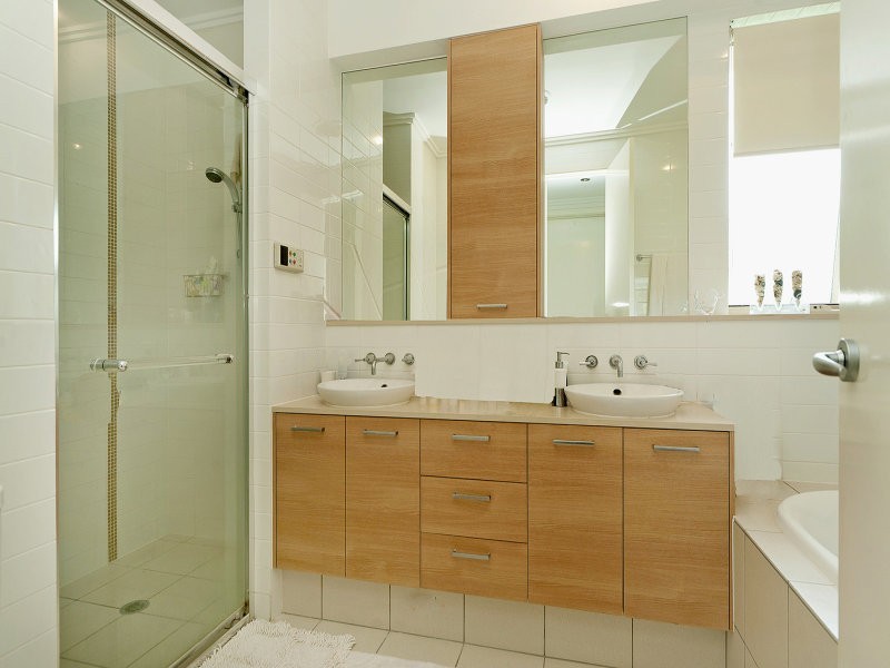 6102 The Lakes Dve, Hope Island QLD 4212