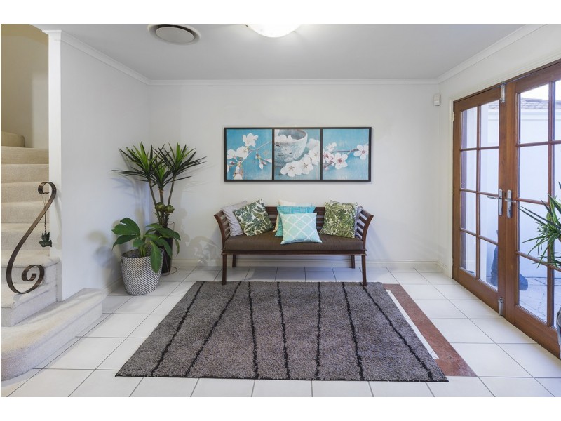 8871 Magnolia Drive East, Hope Island QLD 4212