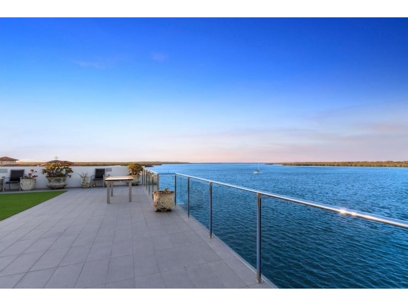 46 Knightsbridge Parade East, Sovereign Islands QLD 4216